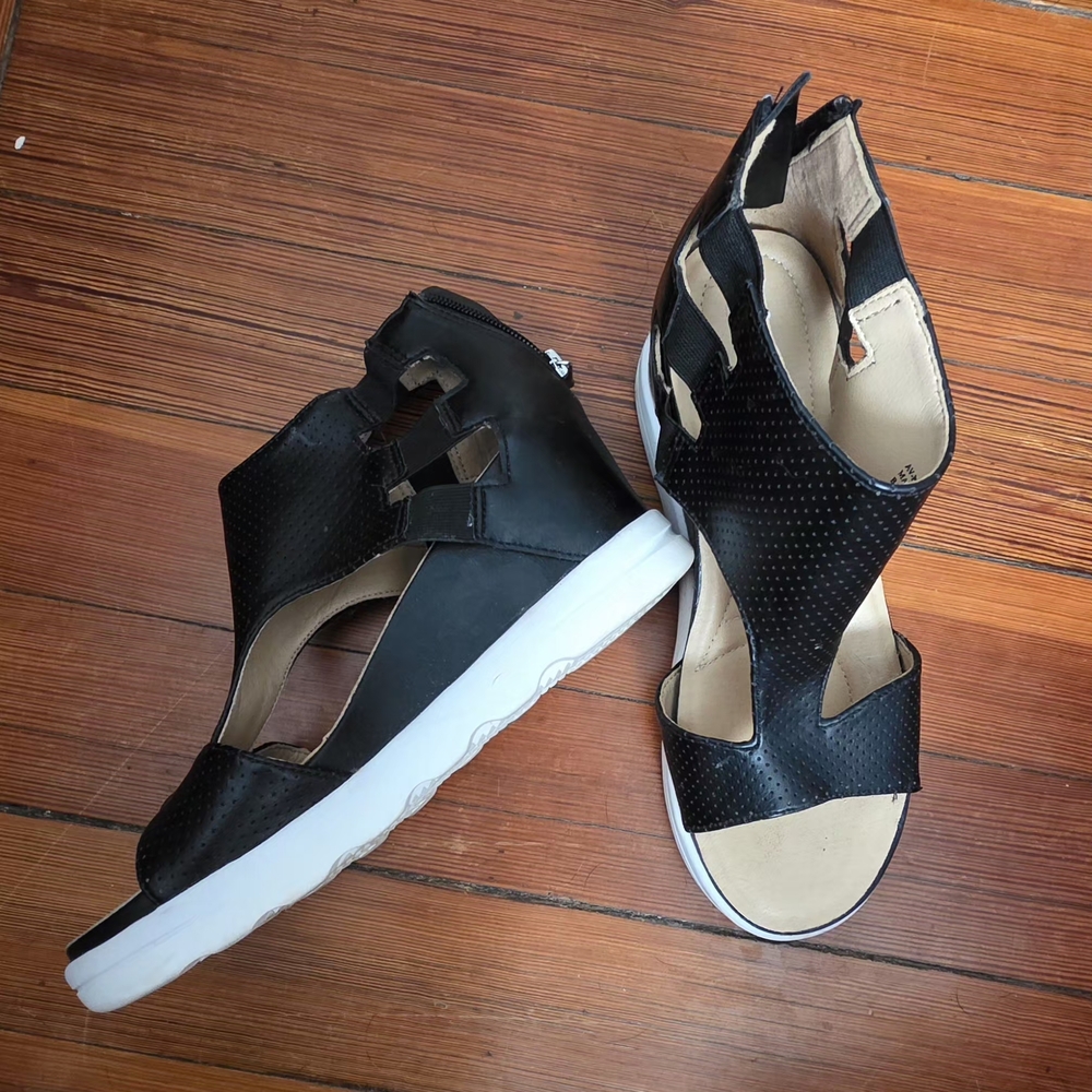 Adrienne Vittadini Black and White Sandals
